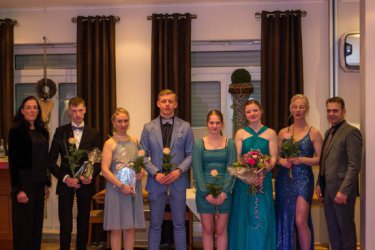 Die geehrten auf dem Reiterball